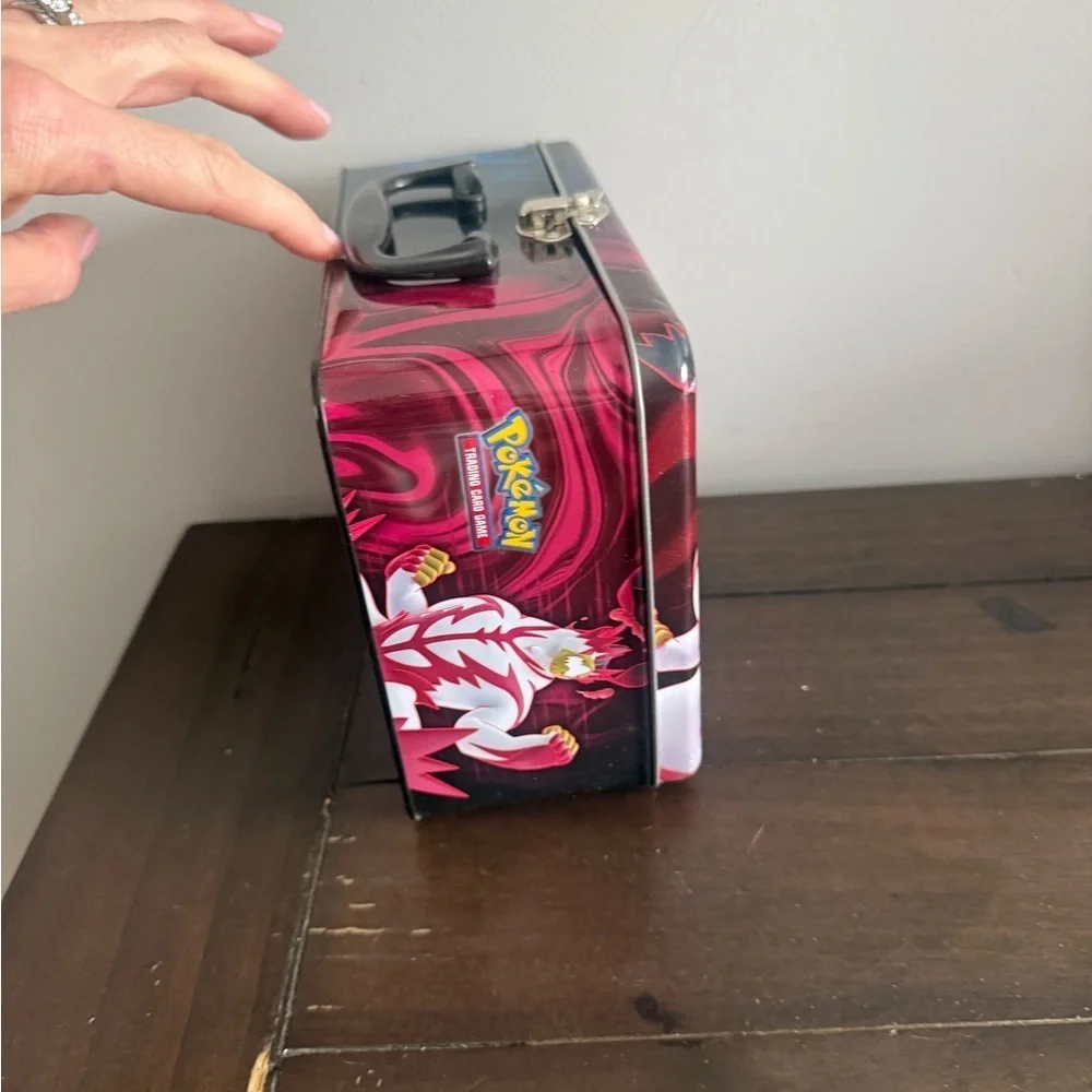 Pokémon Trading Card Game Collector Tin Carry Case – Metal Lunchbox Style
